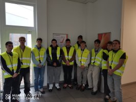 Exkurzia mechanikov strojov a zariadení vo firme AUMOVIO SLOVAKIA Exkurzia mechanikov strojov a zariadení vo firme AUMOVIO SLOVAKIA