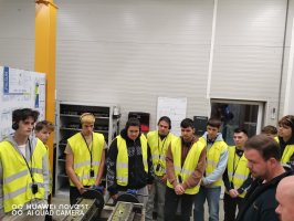 Exkurzia mechanikov strojov a zariadení vo firme AUMOVIO SLOVAKIA Exkurzia mechanikov strojov a zariadení vo firme AUMOVIO SLOVAKIA