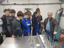 Exkurzia mechanikov strojov a zariadení vo firmách Wittur s.r.o. a J.G. Benegroup s.r.o. v Krupine Exkurzia mechanikov strojov a zariadení vo firmách Wittur s.r.o. a J.G. Benegroup s.r.o. v Krupine