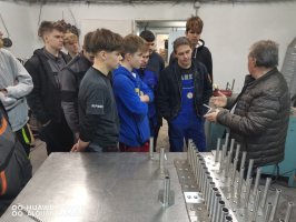 Exkurzia mechanikov strojov a zariadení vo firmách Wittur s.r.o. a J.G. Benegroup s.r.o. v Krupine Exkurzia mechanikov strojov a zariadení vo firmách Wittur s.r.o. a J.G. Benegroup s.r.o. v Krupine