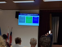 AI na strednej škole: premyslene a s výsledkami