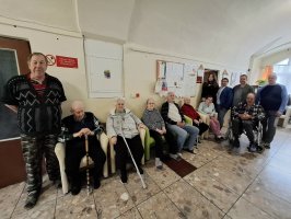 Generácie sa spájajú – žiaci učia seniorov