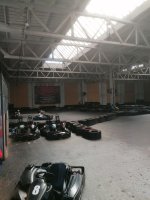 Autoopravári si zmerali sily na motokárovej trati
