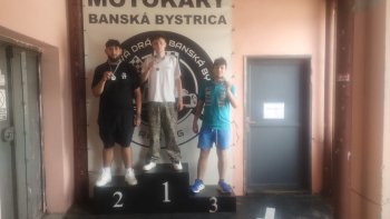 Autoopravári si zmerali sily na motokárovej trati