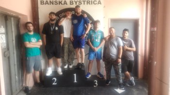 Autoopravári si zmerali sily na motokárovej trati